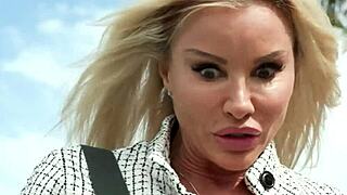 Icegirlxx wakes her cousin early in the morning