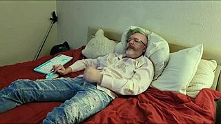 Slimyslimy1 sneaks orgasm in white shorts with big cock