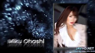 Japanese amateur exposes naughty nipples in high definition