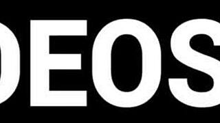 Negra gostosa measures big cock and enjoys blowjob