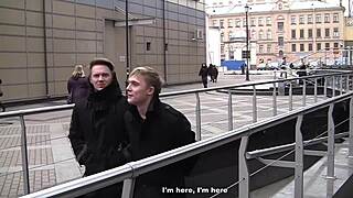 Bu güzel 18+ kızı kamerada okşarken izle