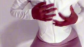 Siganjue-小少妇情趣睡衣开档黑丝袜疯狂自慰，没男人的滋味是真难受