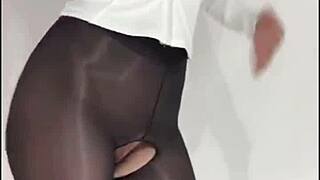 Siganjue-小少妇情趣睡衣开档黑丝袜疯狂自慰，没男人的滋味是真难受