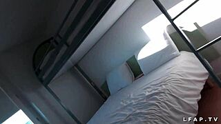 casting amateur d une grosse coquine francaise aux gros seins on sofa