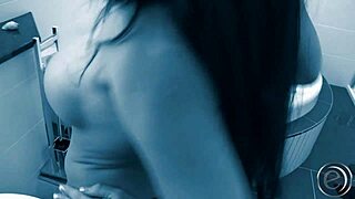 alisha sweet strippt für dich und lässt sich ersatzweise ficken