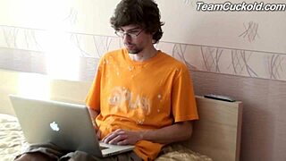 Cuckold - boring hubby gets cuckolded 😏