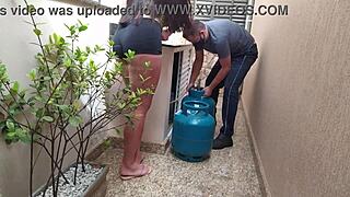 Married hottie ordered gas and gave the delivery guy oral to skip the bill!