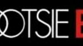 Roztomilá masérka ukazuje své tělové techniky v relaxační session