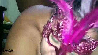 socando no rabo e gozando na boca