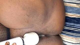 hey, quickie with a fat milf leads to fingering her shaved pussy and orgasm 😍