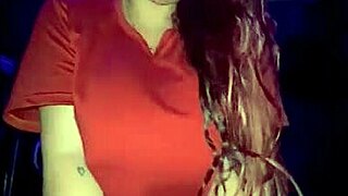 Babe rambut merah 18+ tetek besar sempurna naik batang kuat