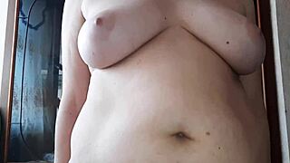 I rub my wet pussy on dick and cum sweetly