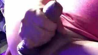 Sesala ga na kavču potem na mizi, da izsesam spermo