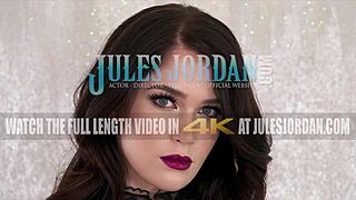 إيفلين كلير تواجه درد الوحش الأسود العملاق