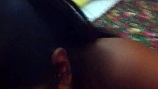 Latina amatérka dává domácí orál v hotelu