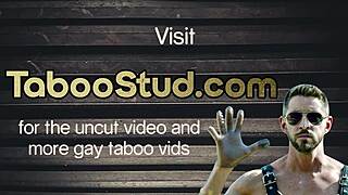 Hårig stud fik bareback i vild fodfetish 3some med twinks, så hot!