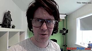 AMATEUR GIVES BLOWJOB TO NERD