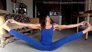 ginger milf tease you with wet tit, try to lick myslef