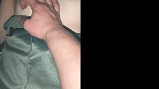 Why are these Japanese amateurs filming outdoors with their phones?