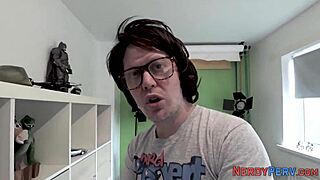 AMATEUR GIVES BLOWJOB TO NERD