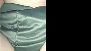 Why are these Japanese amateurs filming outdoors with their phones?