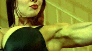 This muscular secretary totally dominates her boss in this hot roleplay 😈💪