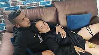 Томас Ло возбуждает хорошую женщину с большими сиськами