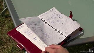 ally gives footjob to gardener outdoors 😍