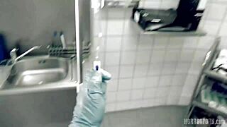 Horrorporn Roswell UFO cosplay alieno diventa bizzarro