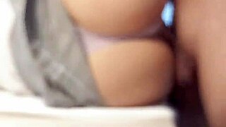 joven estudiante de 18 años con hermoso culo es penetrada y creampied