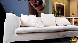 Tutor4K geile lerares verleid door slimme student in doggystyle les