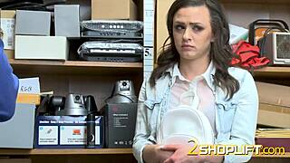 Nedolžna tatinka trdo jebana v grobem rolplayu