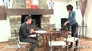 Franse juf in lingerie verleidt met kleine tietjes brutaal.