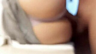 joven estudiante de 18 años con hermoso culo es penetrada y creampied