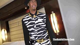 Christy Love and Tstyles teach perfect pussy licking for holidays!