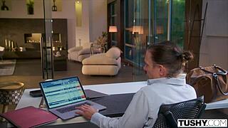 Assistent Liv sier, jeg er anal-obsedert og gaper for sjef Mick