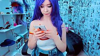 Curvy Japanese slut on webcam.