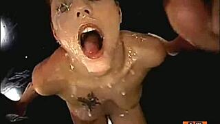 Najlepší bukkake gangbang zostrih s facialom a analom