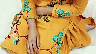 DESI CHACHI KI HARDCORE CHUDAI WITH ANAL AND PUSSY