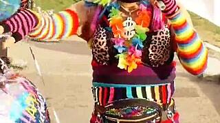 I love handjobs in stockings and heels