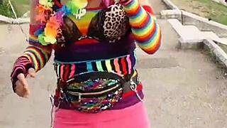 I love handjobs in stockings and heels