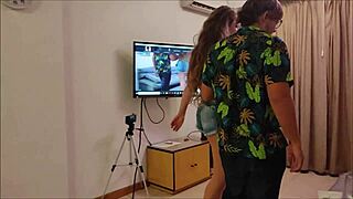 Vizinho Jovem Fode Minha Esposa ao Vivo pro Grupo do Whatsapp. Vê a Ação Completa!