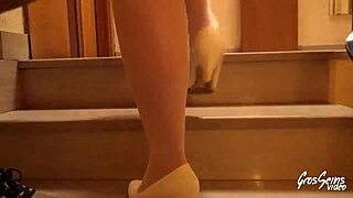 Alice'in şimdi yumruklamaya başladığına inanamıyorum, vahşi!