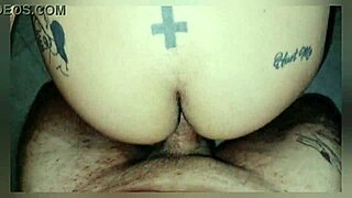 Follando en casa de unos amigos con intensidad.