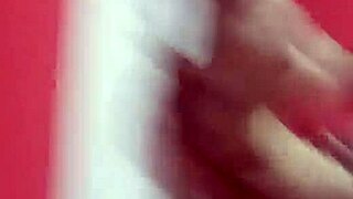 Imádom kiszopni a spermáját és mélyen baszni a nagy seggű puncimat