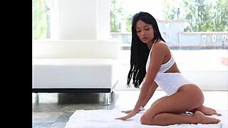 לטינה, את מרגישה את האורגזמה האנאלית עדיין או מה?