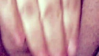 Pretty Pussy Dripping Cums Squirts Analaysya Moore