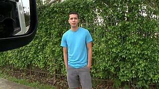 House agent convinces client to rent office space with her pussy