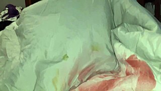 A szomszéd becsúszott a takaróm alá nyalni a picsámat?