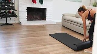 Horny Lesbian Teen Makes Straight Bestie Cream With Strapon